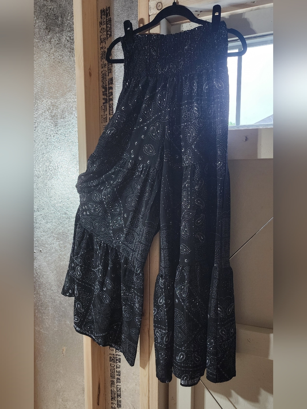 SOLD!! NEW!!!"POL Style" Fabulous & Flowy Black Paisley WideLeg Pants , NWT - Picture 2 of 6